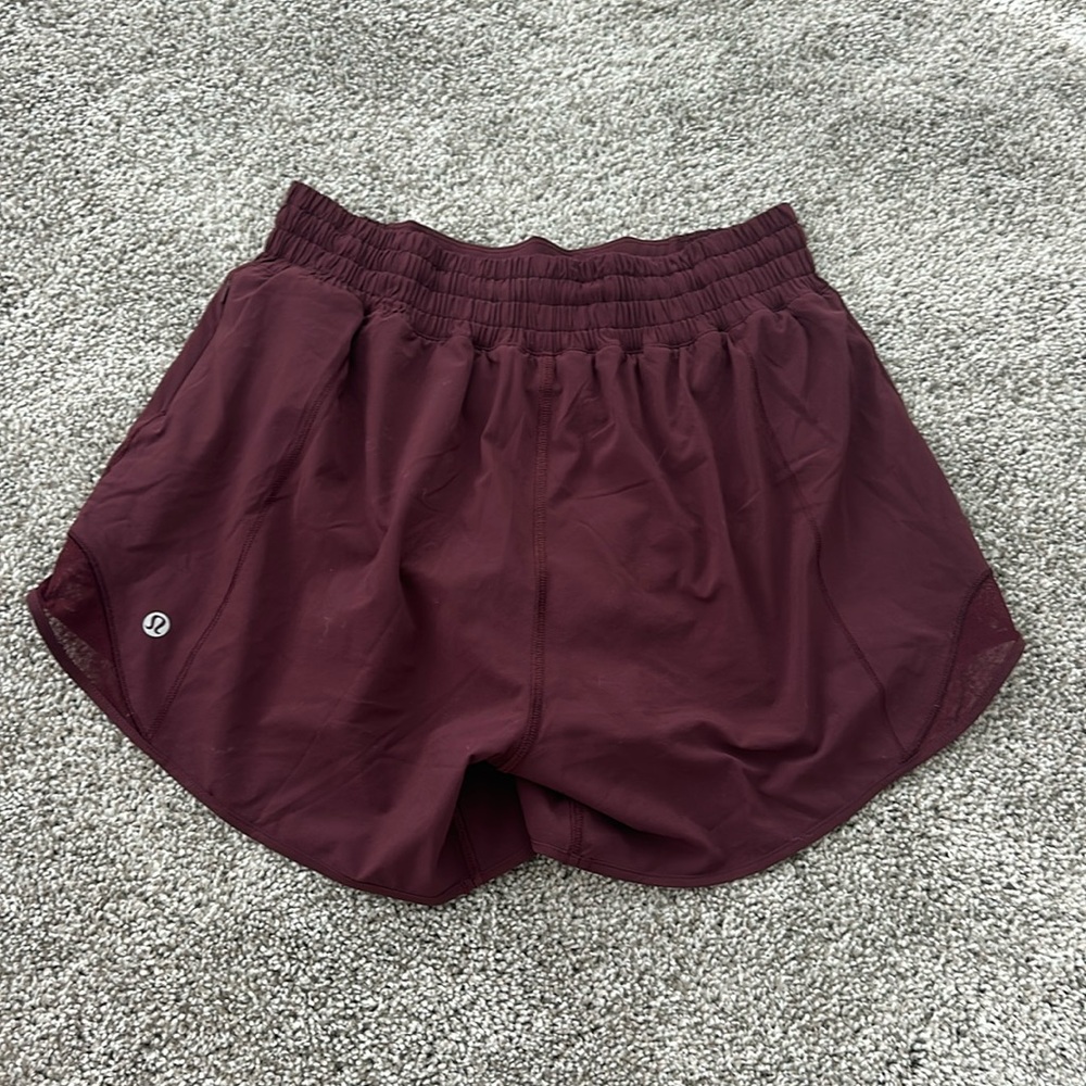 Lululemon High Rise Hotty Hot Shorts 4” (Size 6)